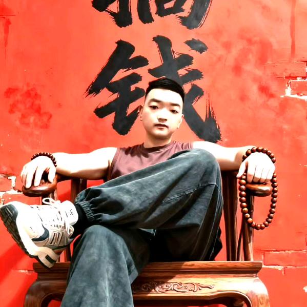 杯中烈酒敬余生