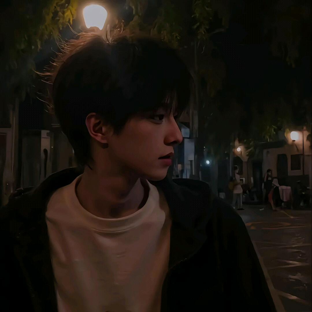 彭鱼晏.
