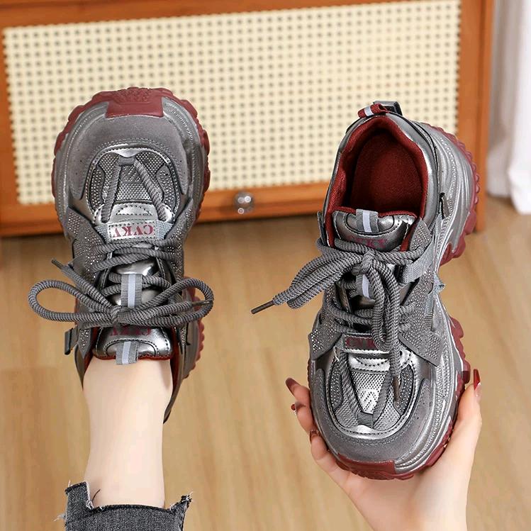 温州泓冠女鞋原创工厂