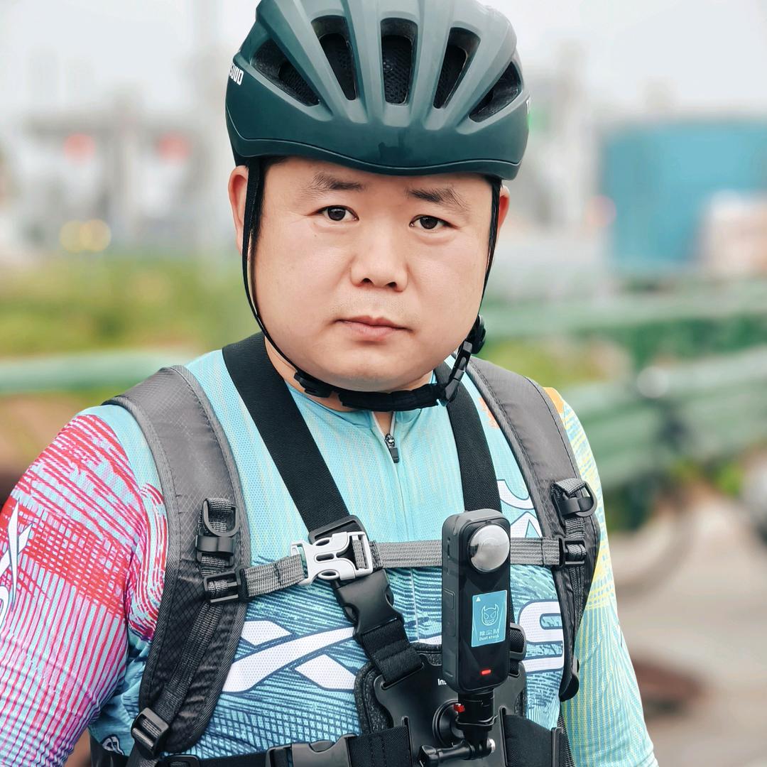 凯哥骑着单车看风景（毛巾大王）