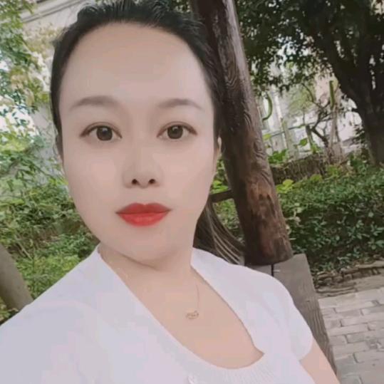 大眼睛姑娘