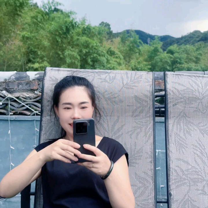 阳光明媚
