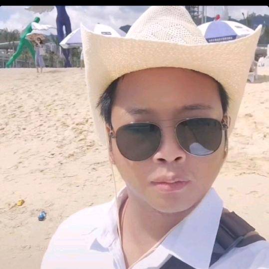 在义乌爱旭开叉车的王哥