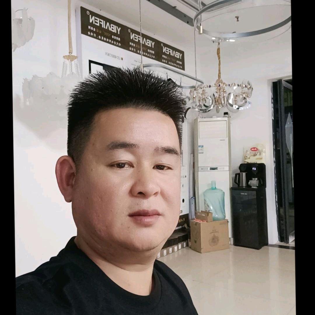 唐明（专业灯光设计）