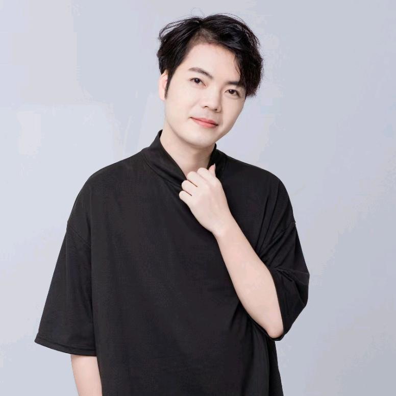 小吴在加油