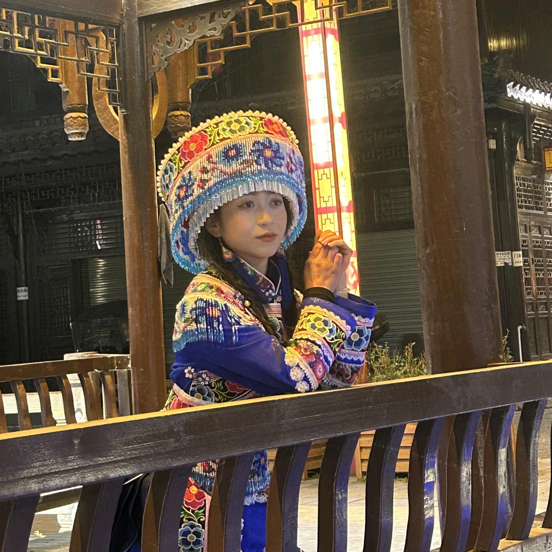 丫丫😃《苗族服饰》