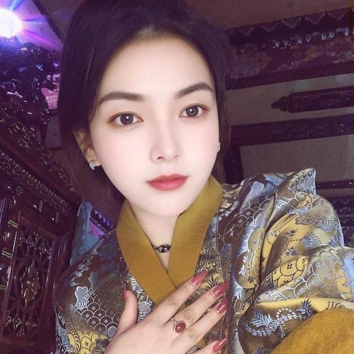 ལས་དབང་བུ་མོ།👸