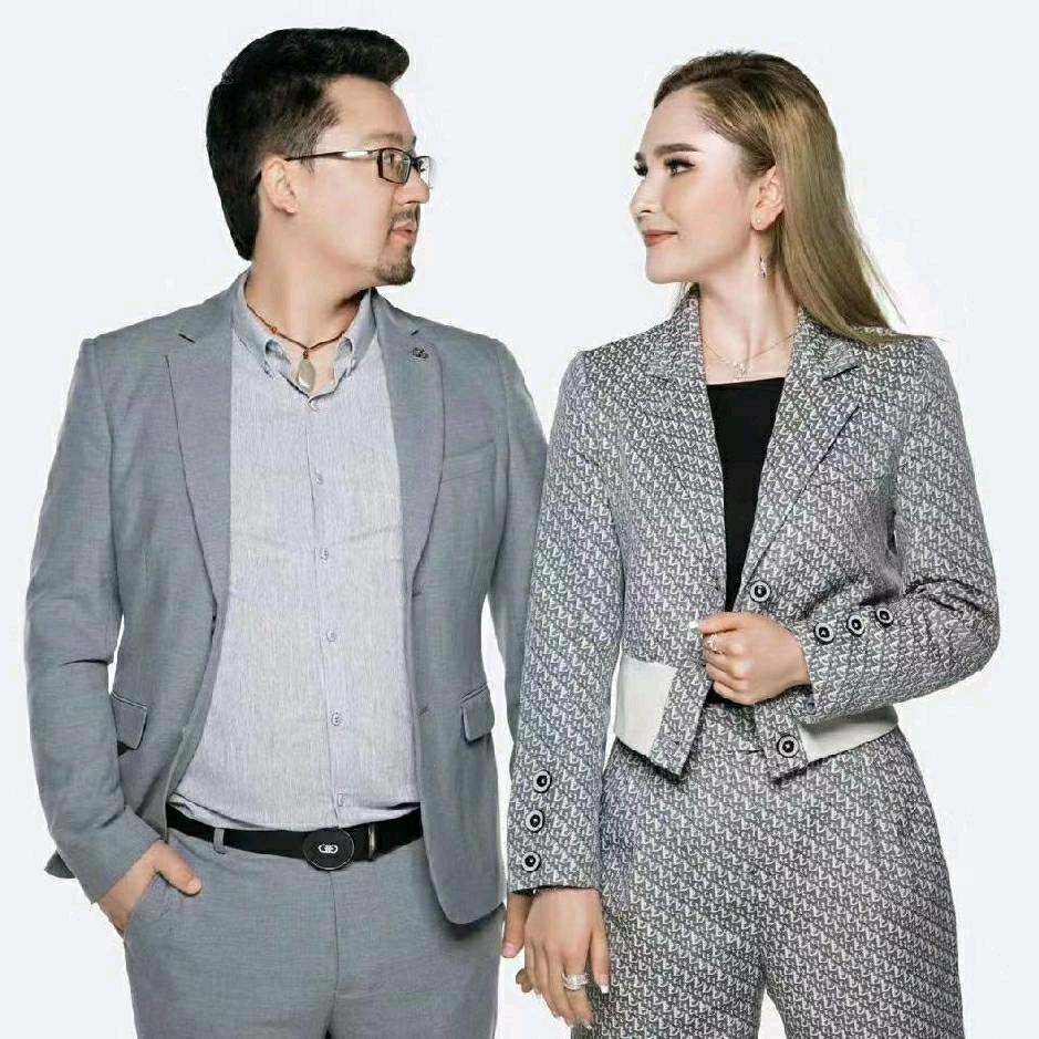 小娜娜彩妆店🎈827🎈