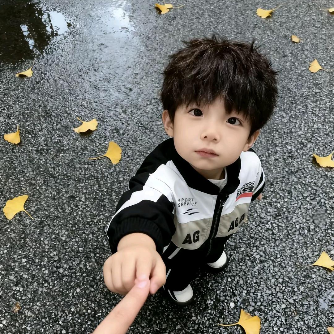 发现蜜雪冰城进了星巴克后被瑞幸用冰块砸死