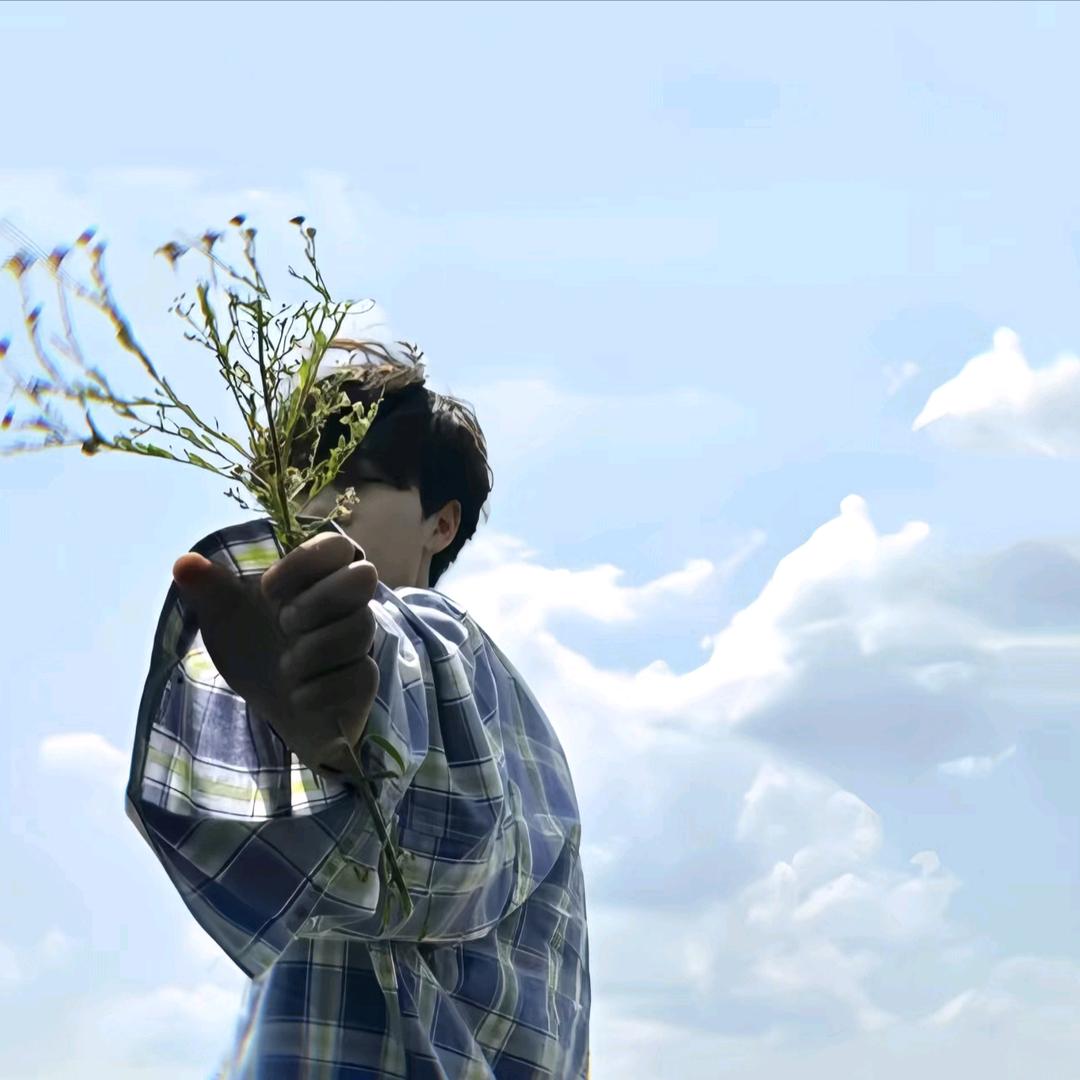 𝑳𝒐𝒏𝒆𝒍𝒚
