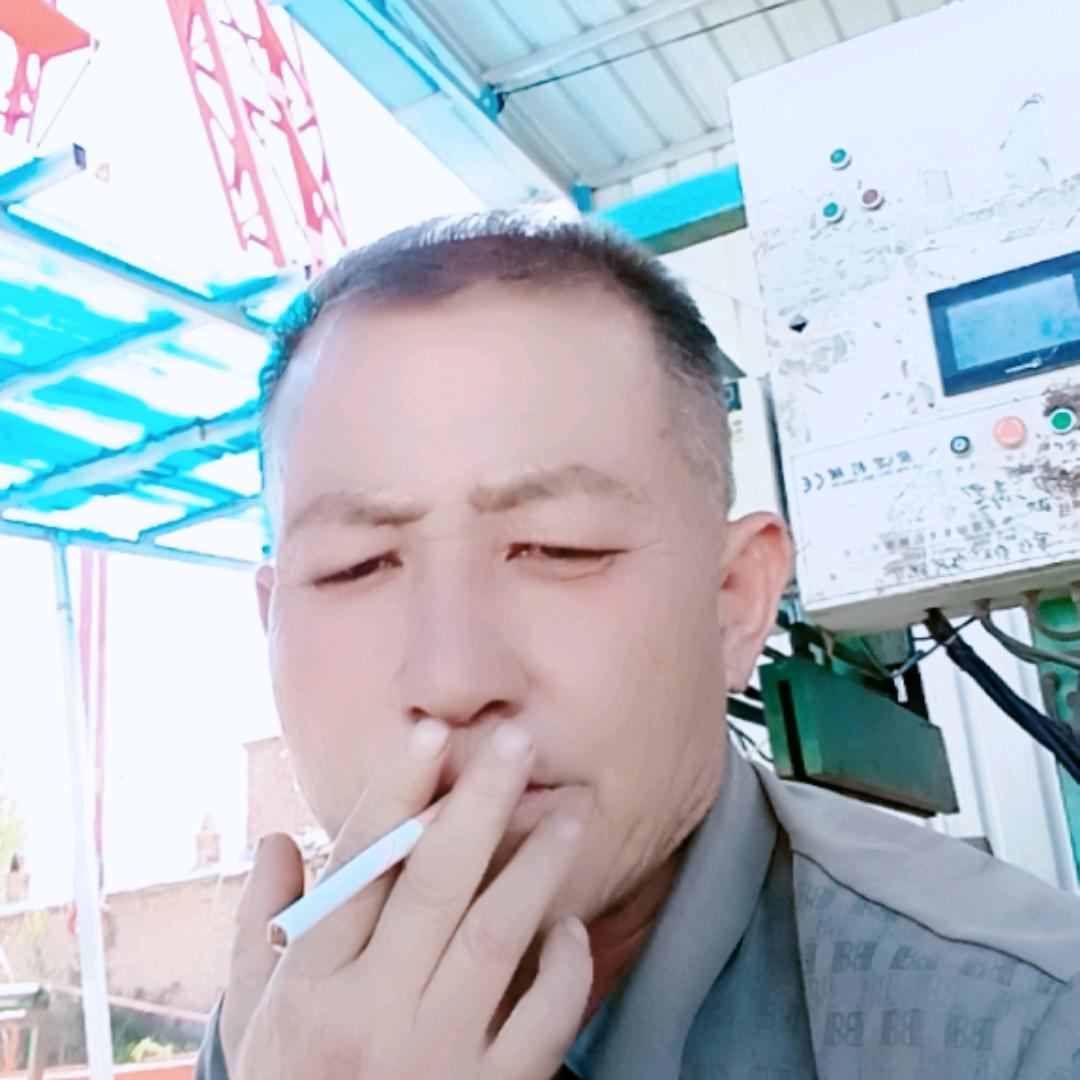 鸿运彩钢厂李哥
