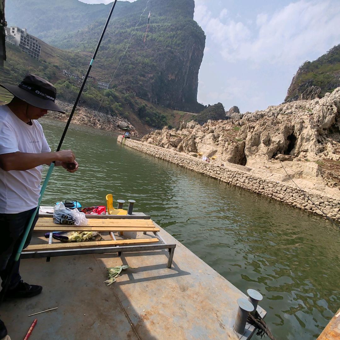 牂牁江、刘勇军，筏钓场