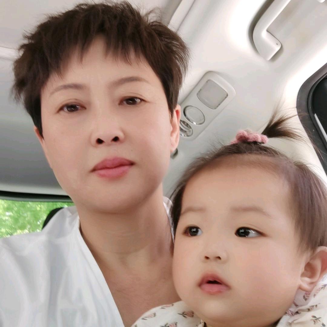 爱美食的郑阿姨