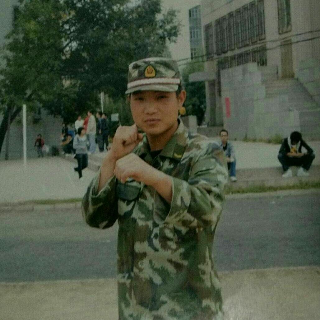 89年村书记（龙龙）