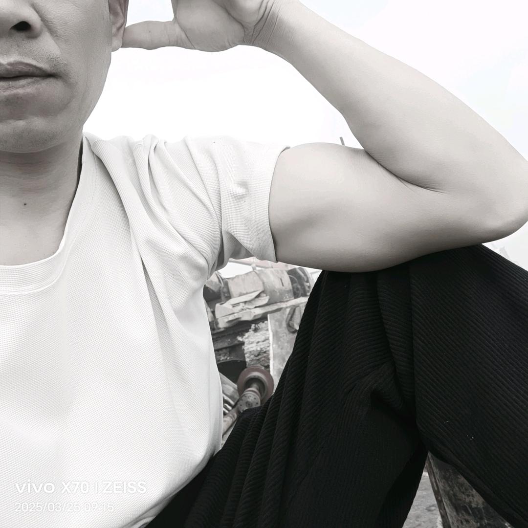 灿