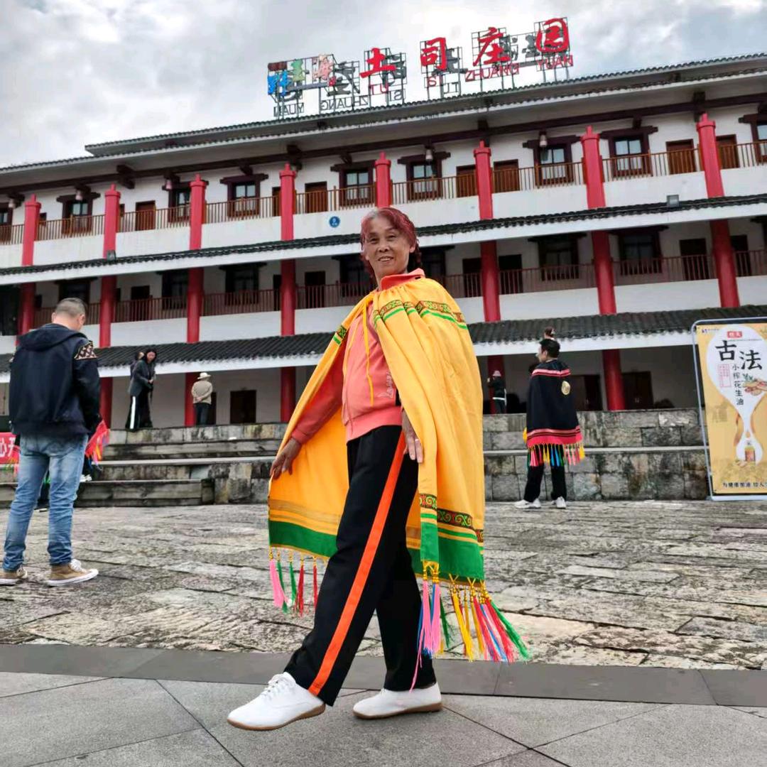 开心三姐，开播不定时间，喜欢唱歌
