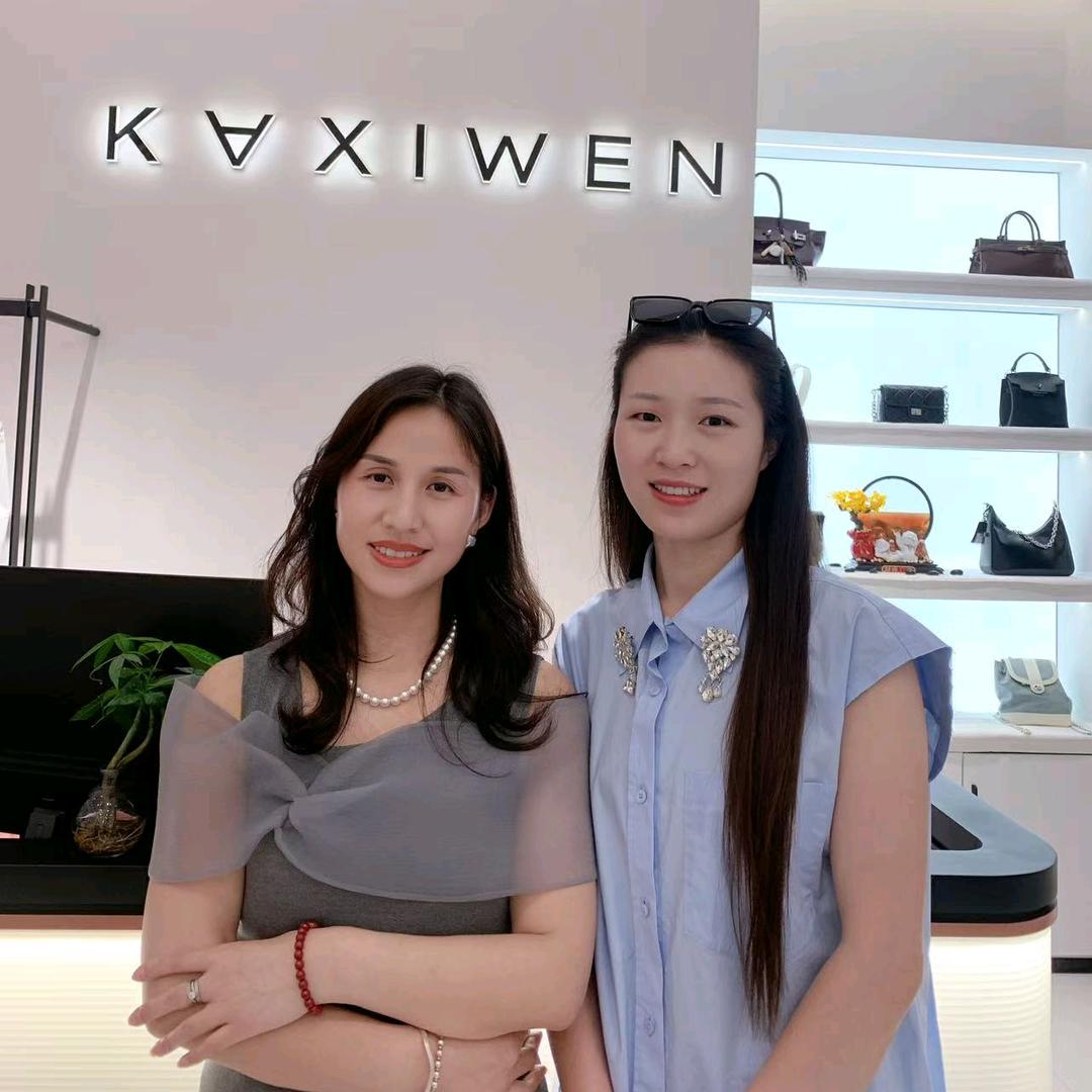 石阡格美佳时尚服饰旗下佧茜文女装~小凤