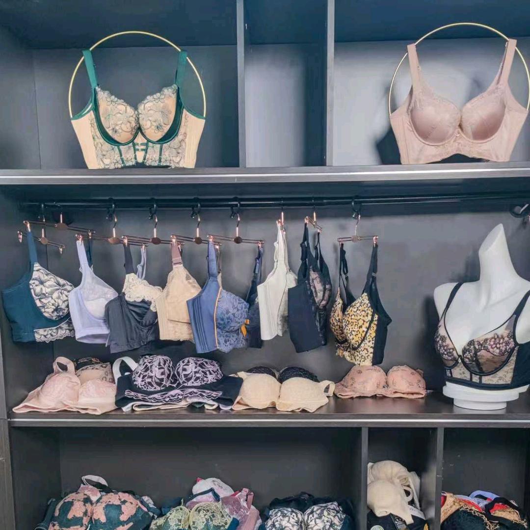 九图舍美体内衣店