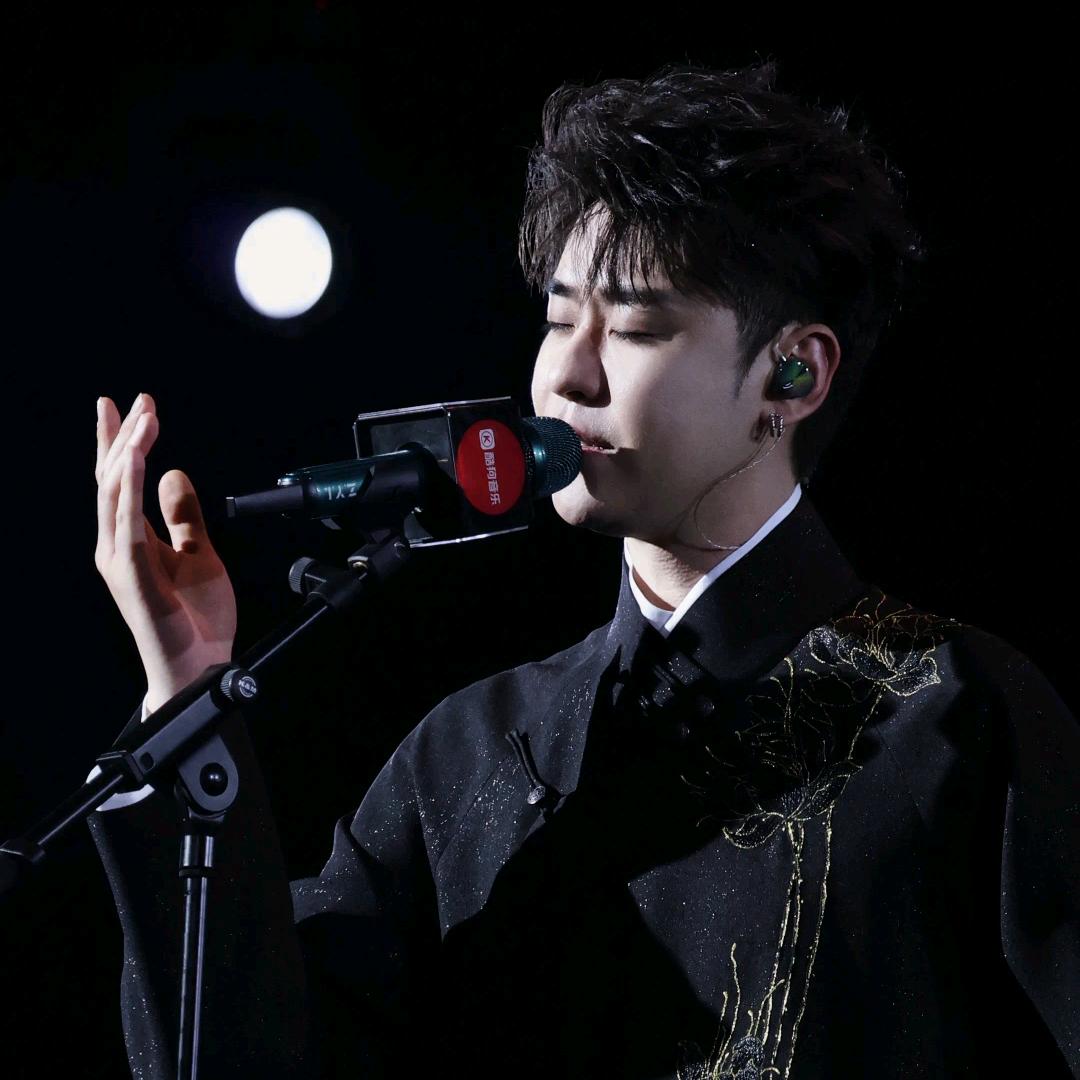 独自醒，独自醉。