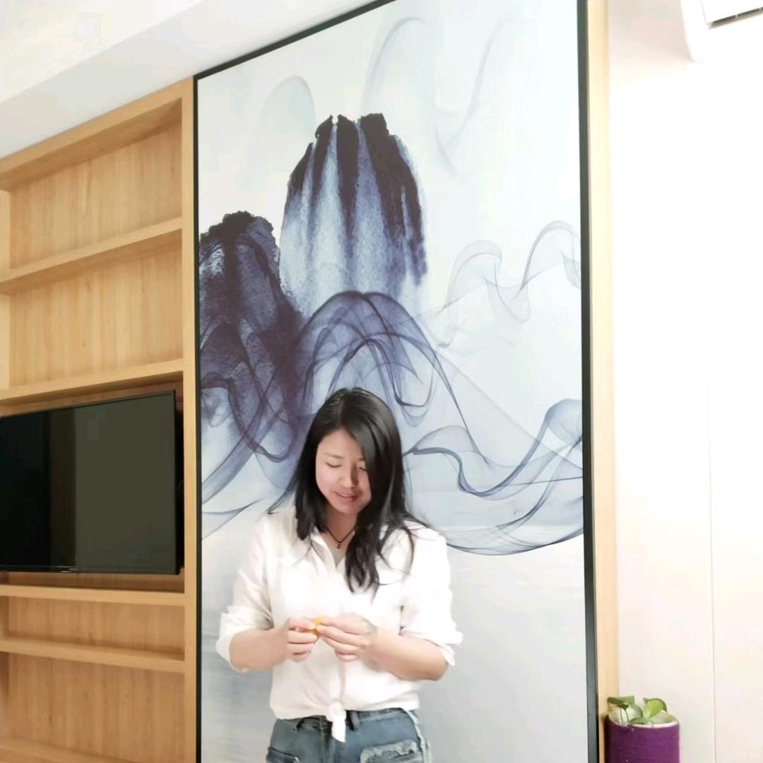 杯中倒满无情酒