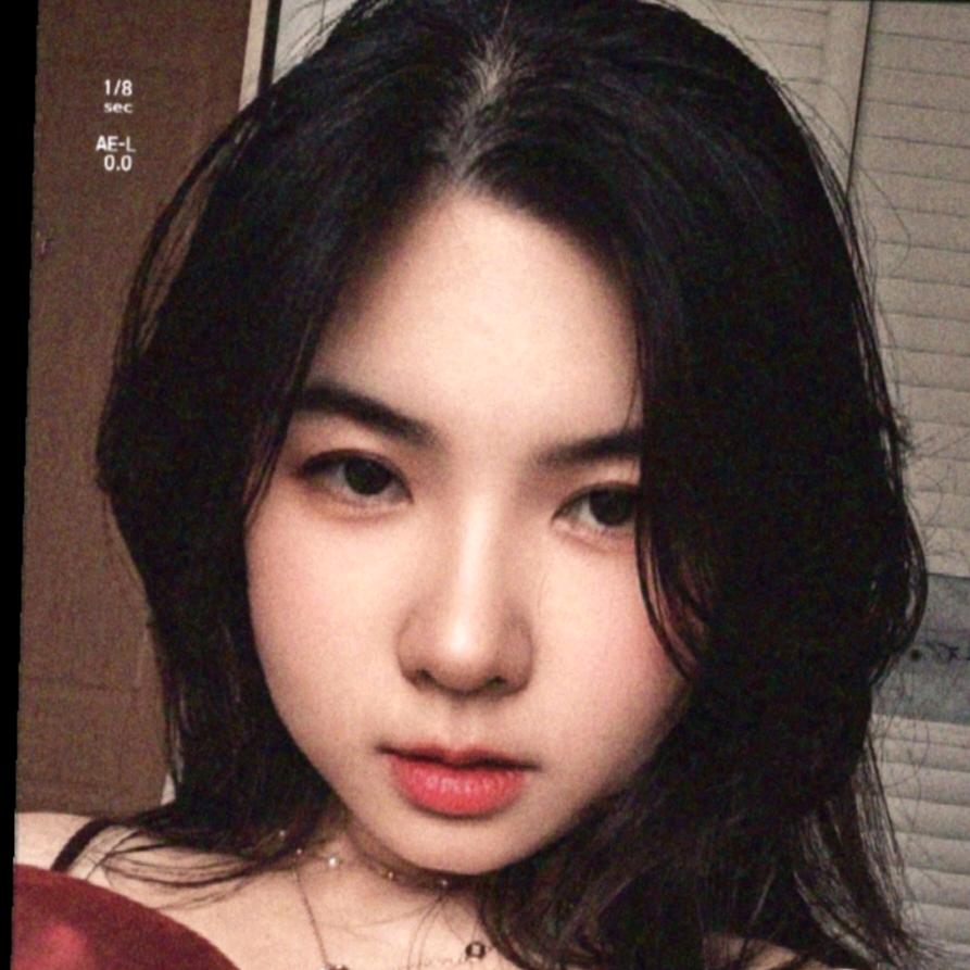 一个爱画画的女生