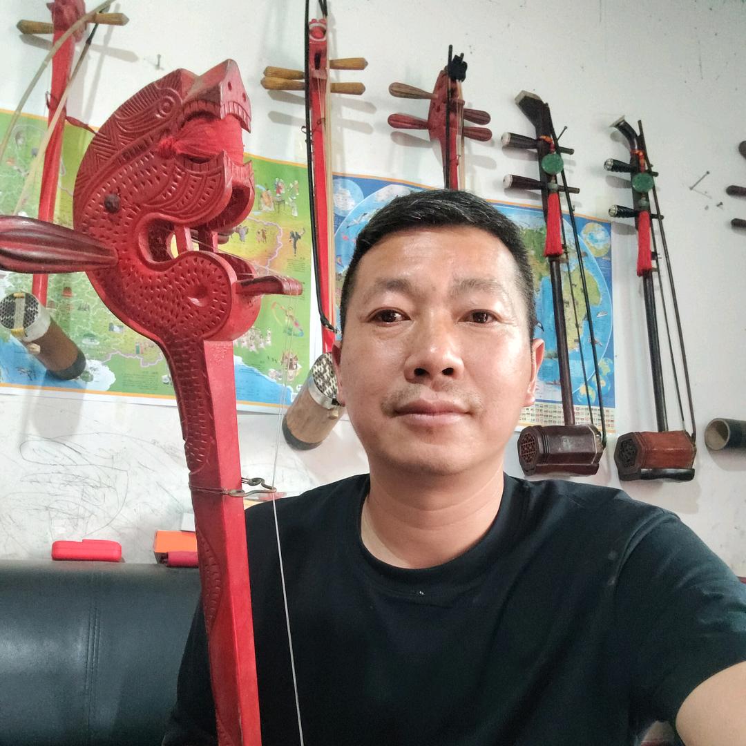 二胡爱好者，朱天贤