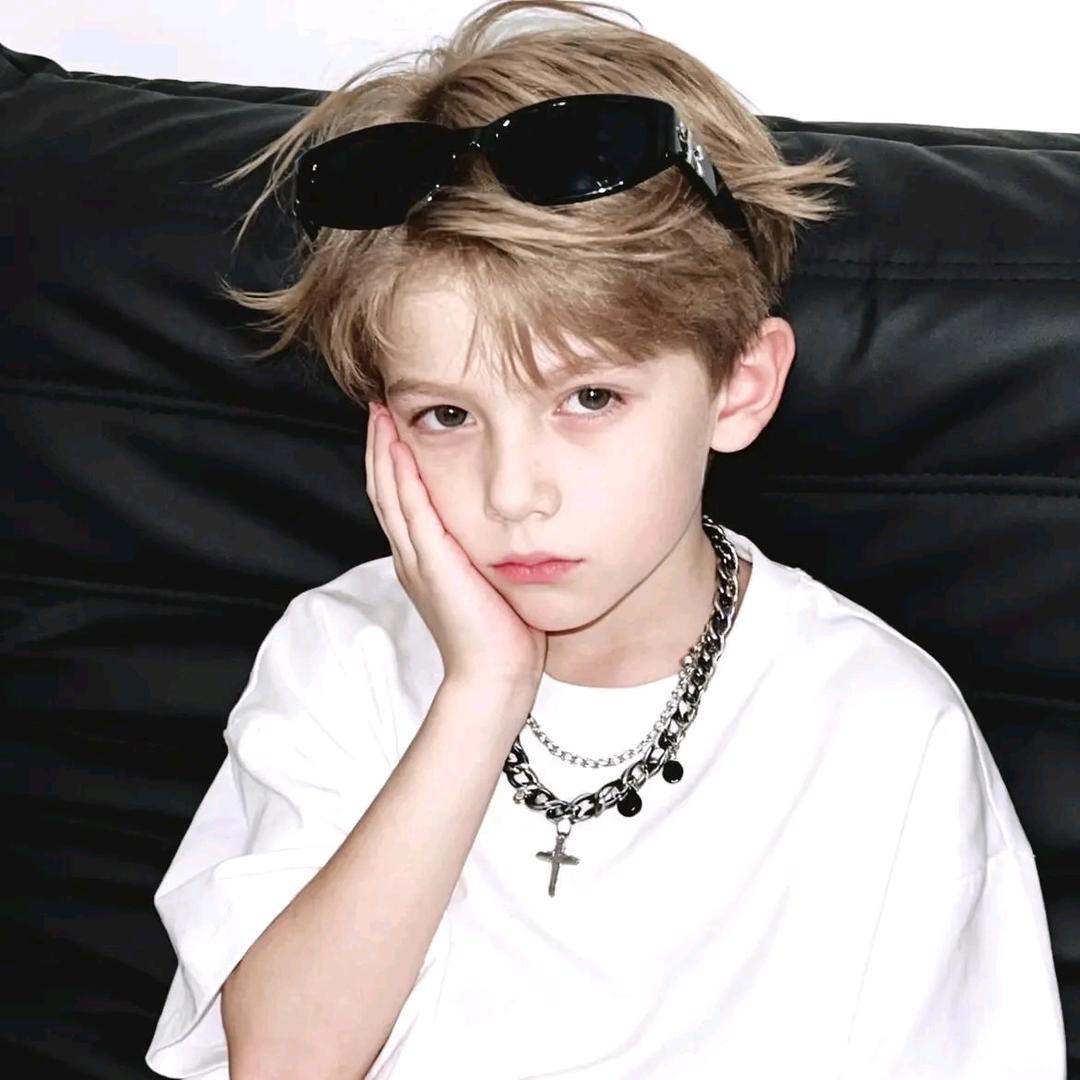 阿纬（地铁逃生）