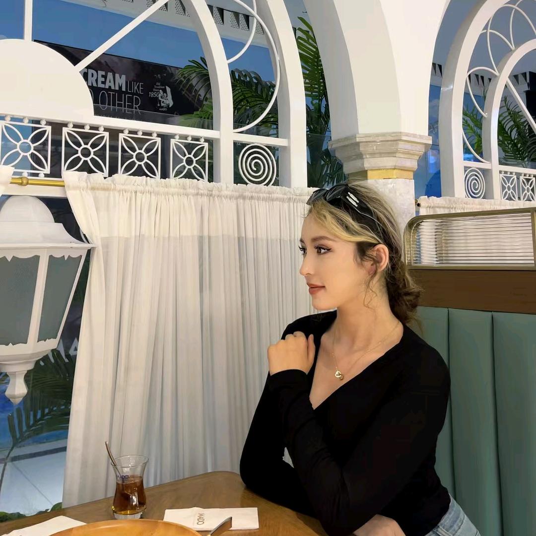 万栈 阿扎提古丽