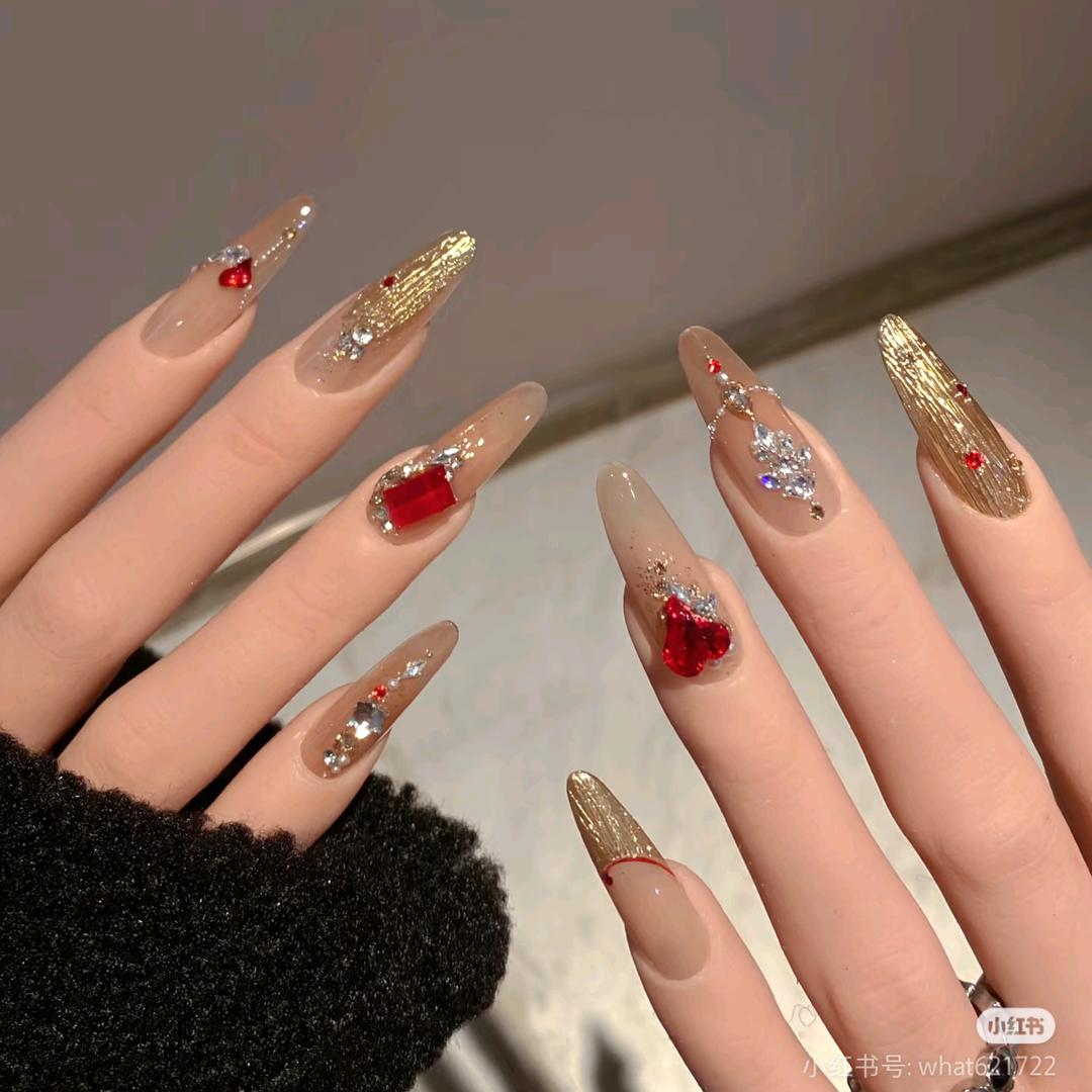益伊美甲