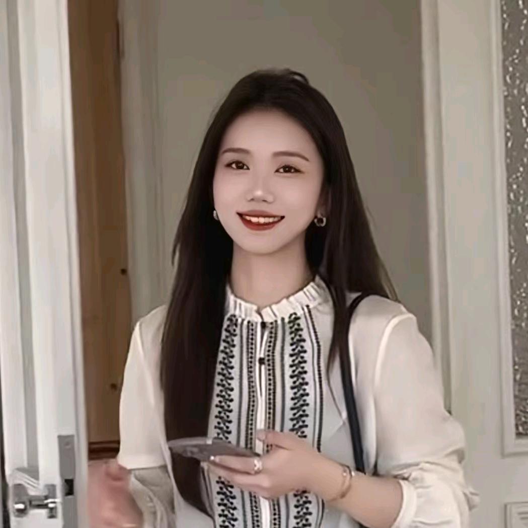 日禾芮依（时尚穿搭）