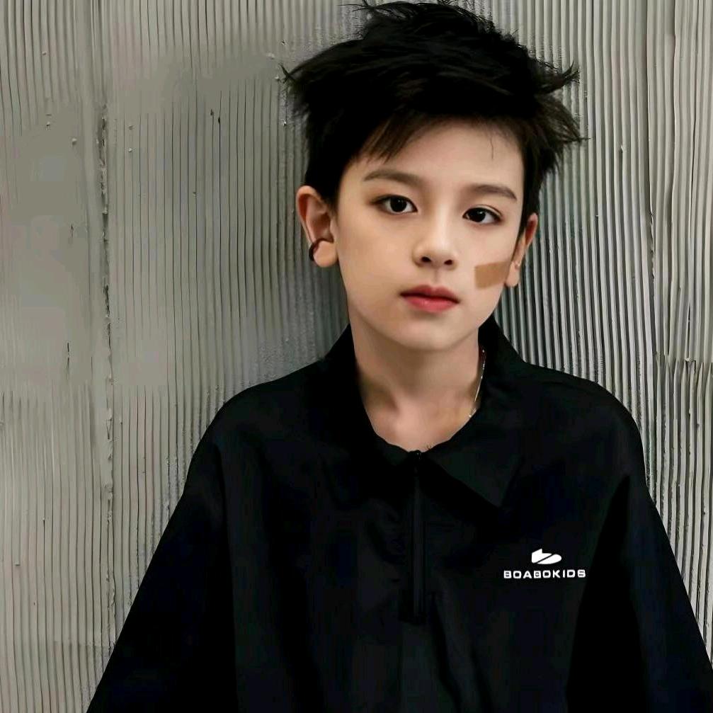 🕊小ღꦿ꯭᭄陳🕊