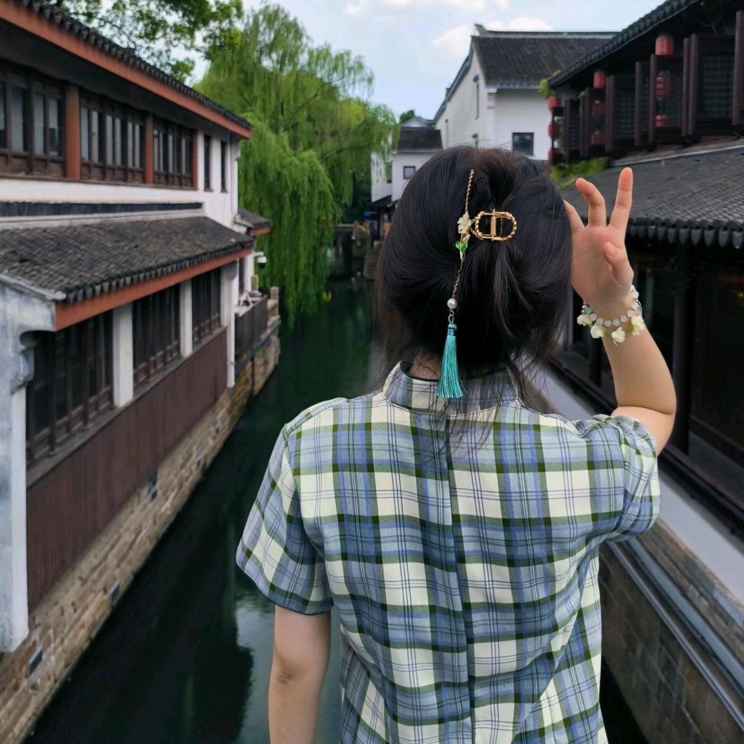 凤梨榴莲蛋黄酥