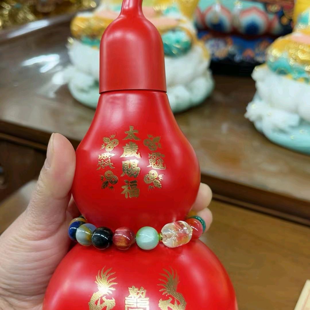 阿依努尔