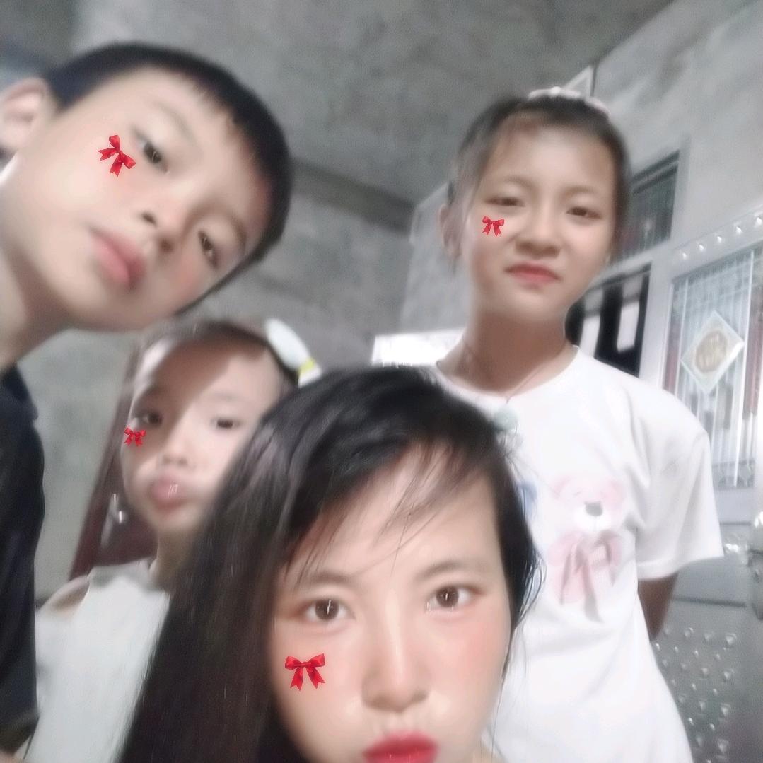 世界很大 幸福很小 有 你們刚刚好