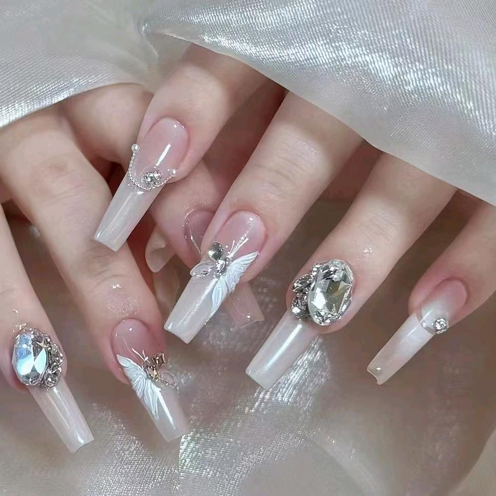 依静美甲美睫半永久工作室