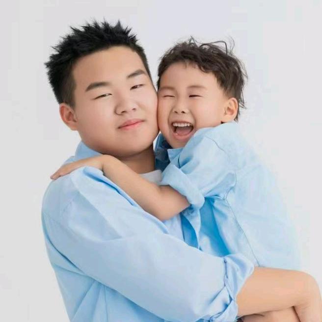 武张昱奇张武宇寒俩个宝贝孙