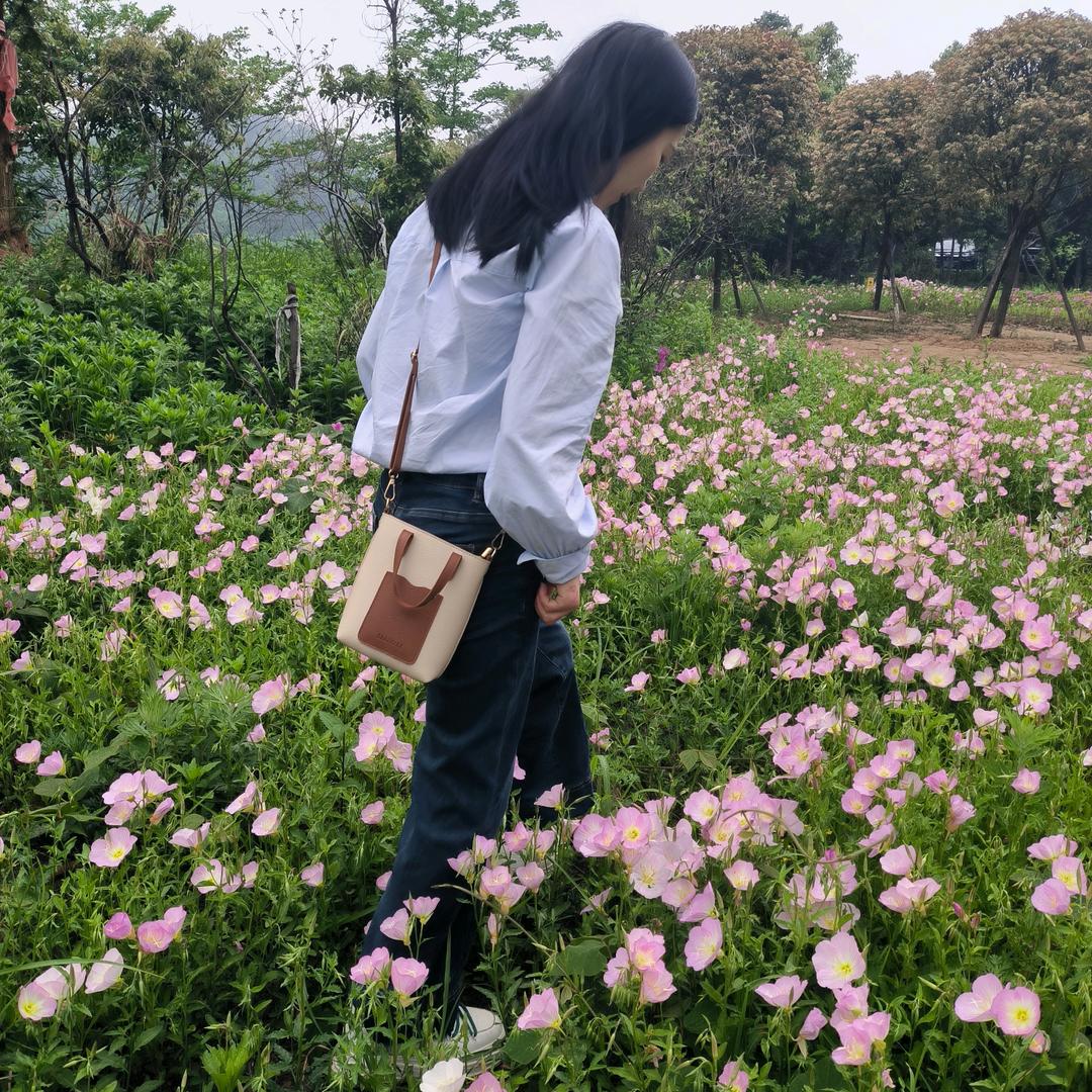 浅蓝色的蓝
