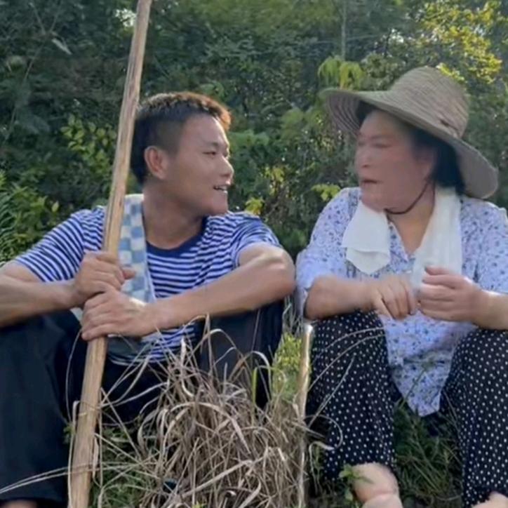 农村母子爱唱歌