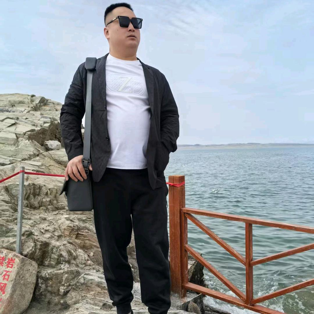 @宏伟