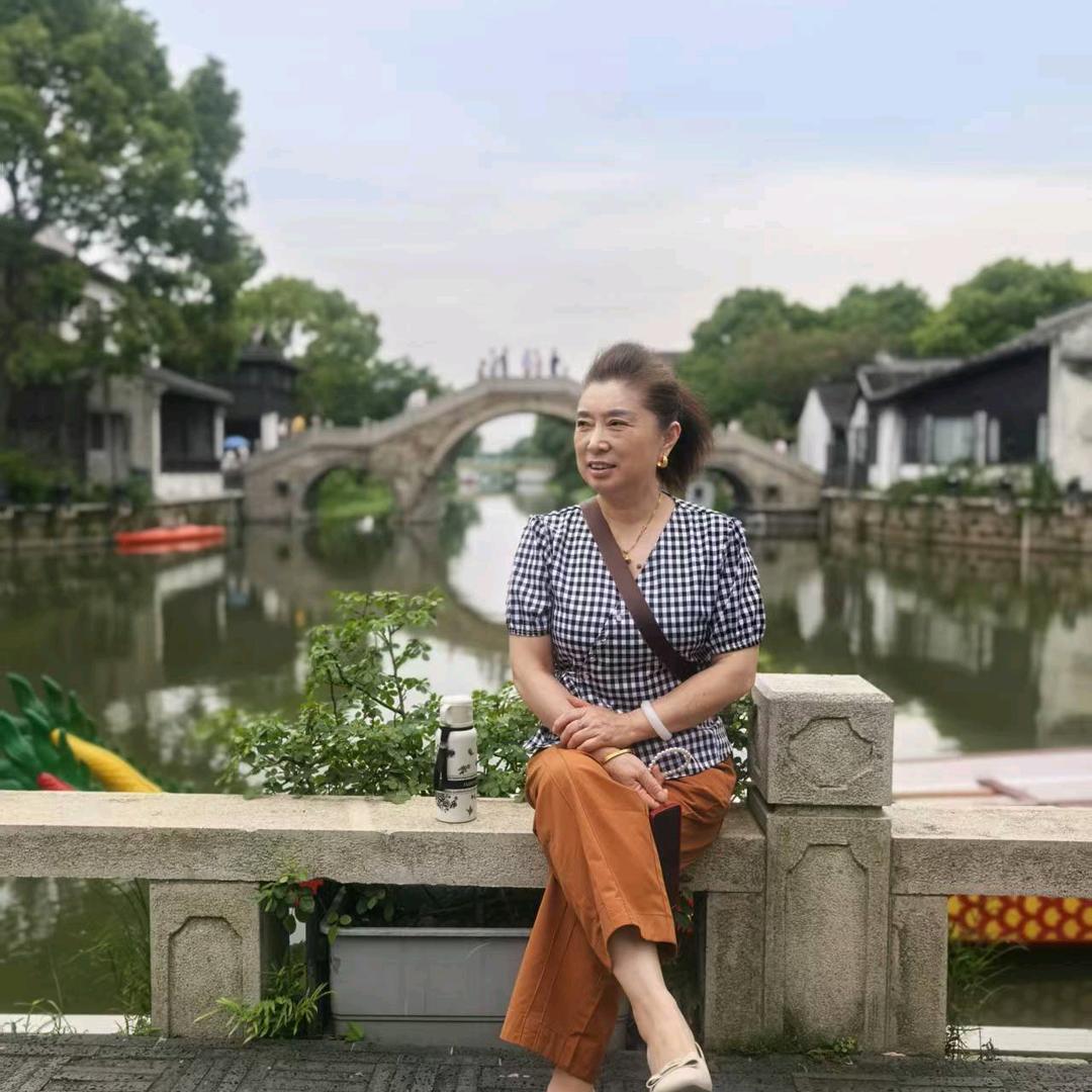 迋兰爱跳广场舞