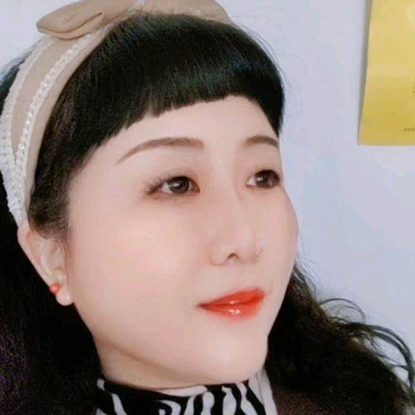 漂亮的老板娘，珠圆玉润