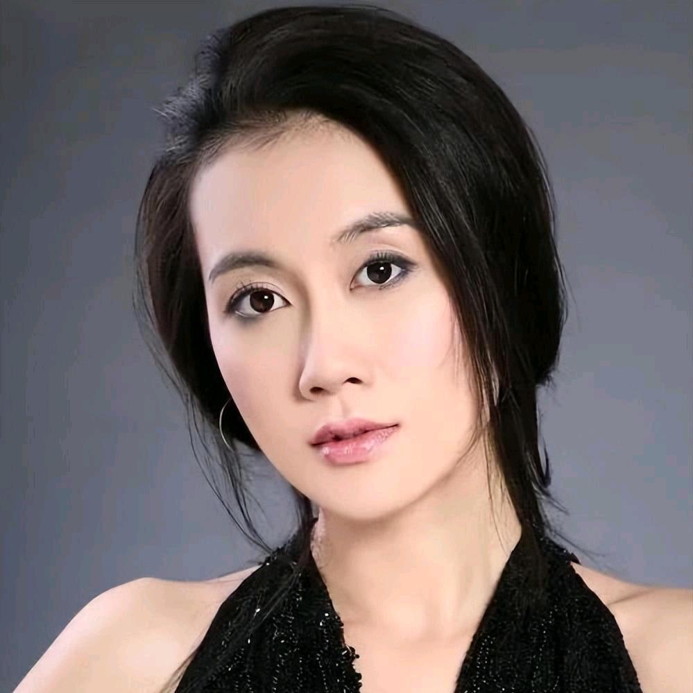 温峥嵘（嵘姐教你变美）