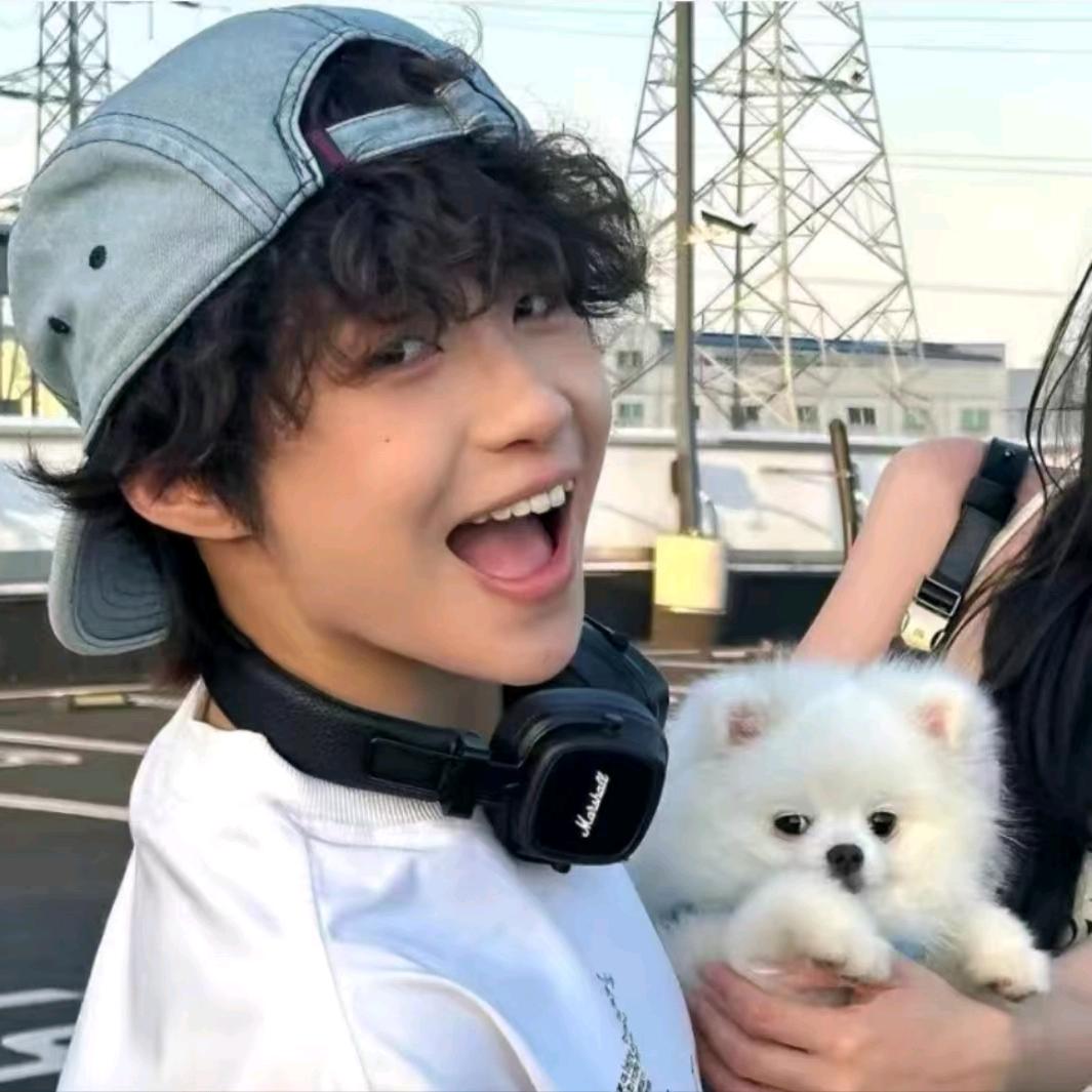 汉江师范学院小金学长（主业新生👗）