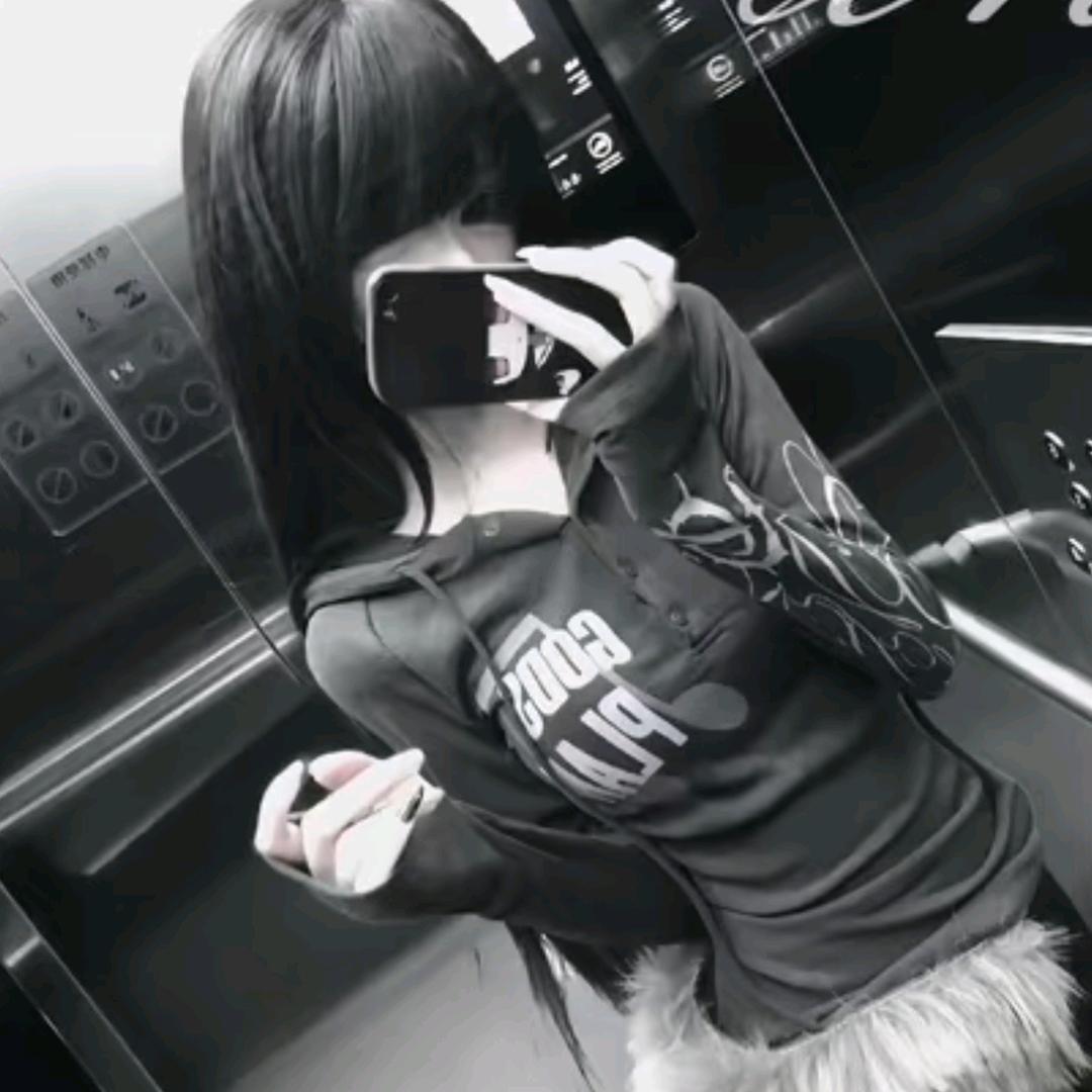 裴黎卿头像