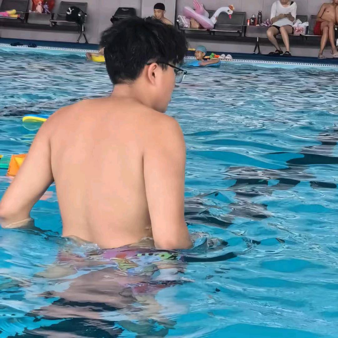 侯🏊‍♂️🇨🇳