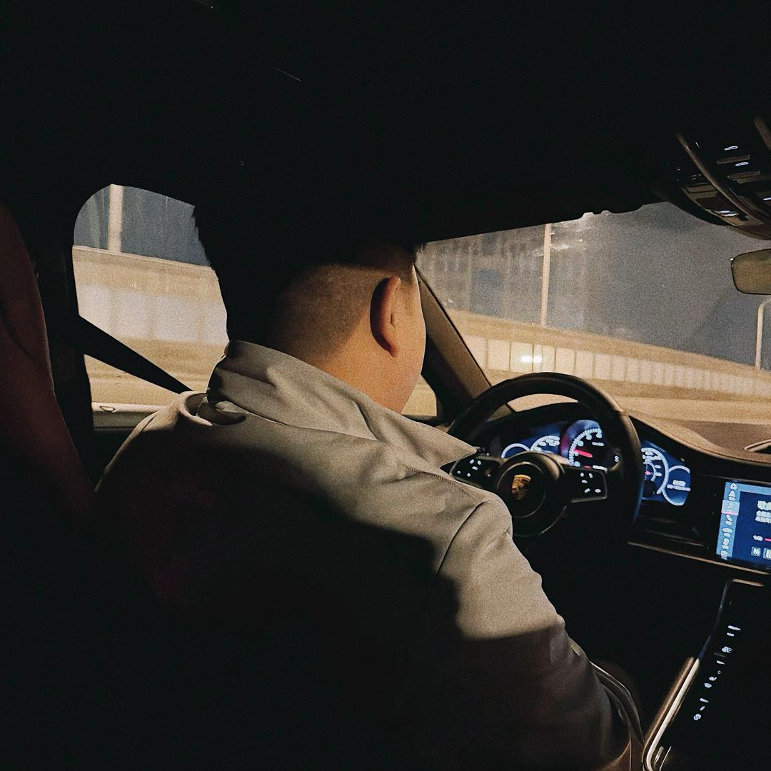 小强爱玩车.