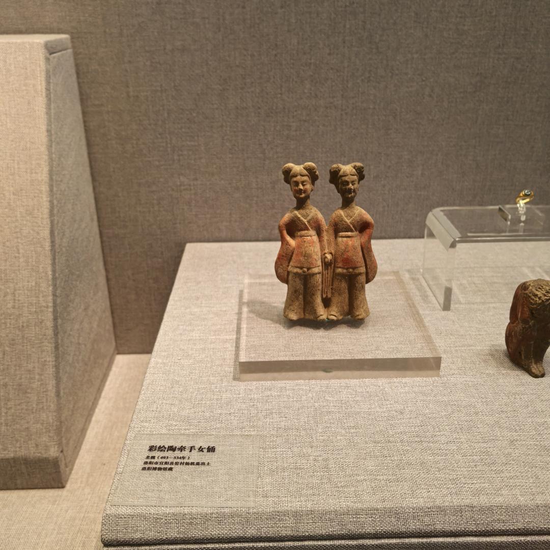 钞票好多“张”女士