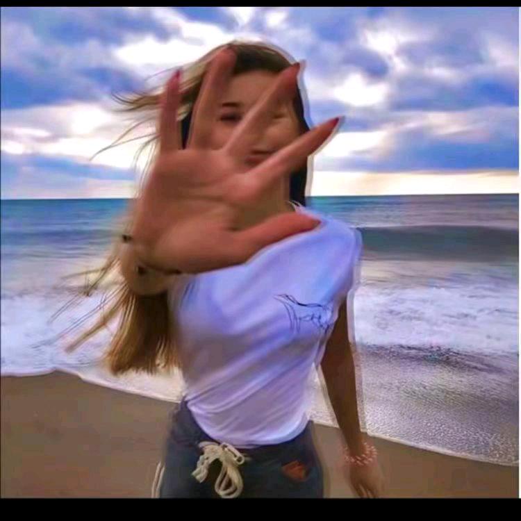 👸