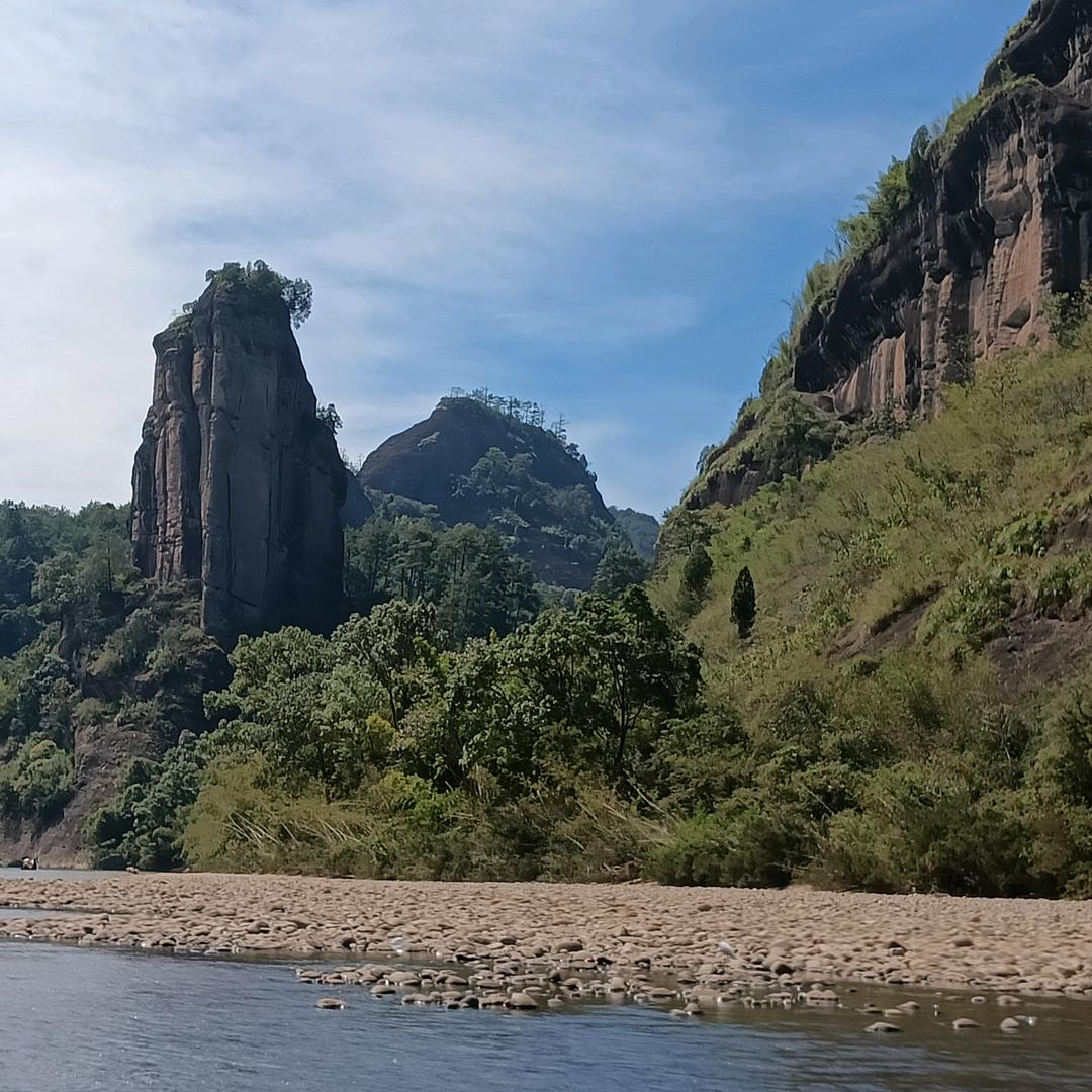 月之旅百货商行