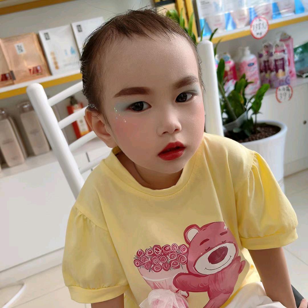 黄彩连
